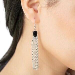 Paparazzi: Drop-Dead Dainty Black Earrings NWT
